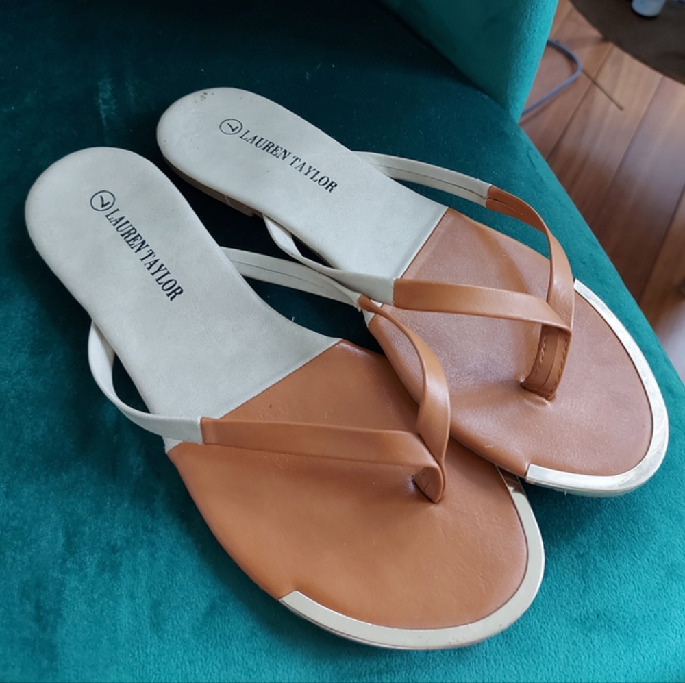 Flat shoes